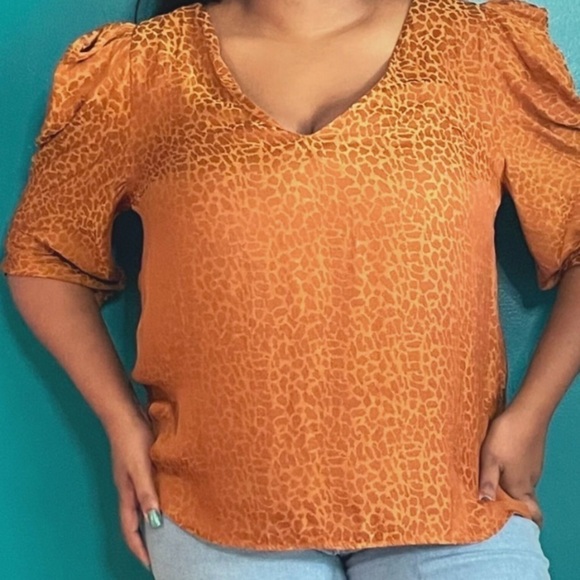 NWT A New Day animal print v-neck top puff sleeves Medium rust color - Picture 2 of 6